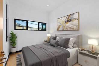 922 W Clark Ave, Unit 201 in Burbank, CA - Building Photo - Building Photo