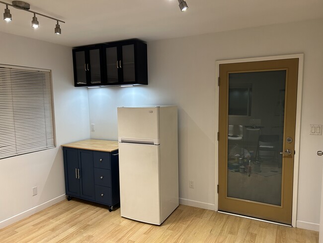 206 28th St, Unit 1 in Hermosa Beach, CA - Building Photo - Building Photo