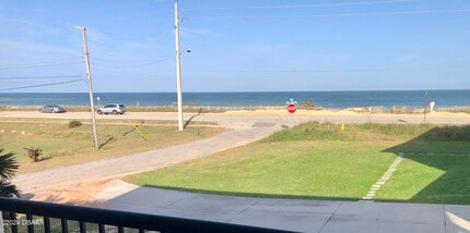 104 Avalon Dr in Ormond Beach, FL - Foto de edificio - Building Photo