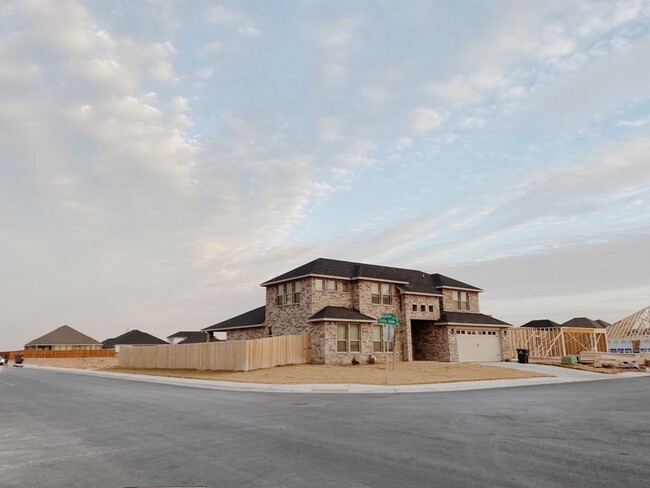 6020 Sunny Stone Dr in Midland, TX - Building Photo - Building Photo