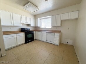 6917 Mendon Ln, Unit 4 in Las Vegas, NV - Building Photo - Building Photo