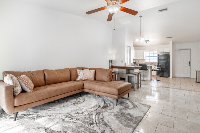 Mariner Village Apartments in Pinellas Park, FL - Foto de edificio - Interior Photo