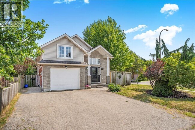 3 Wisteria Ct in Kitchener, ON - Building Photo - Building Photo