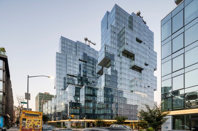 420 Kent in Brooklyn, NY - Building Photo - Building Photo