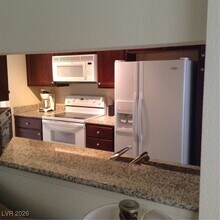 682 Oakmont Ave in Las Vegas, NV - Building Photo - Building Photo