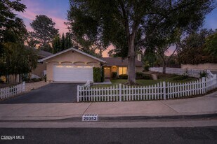 29352 Trailway Ln in Agoura Hills, CA - Building Photo