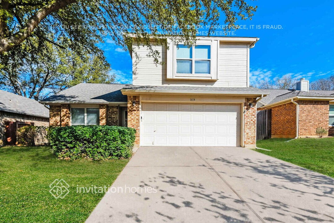 1614 Stoneway Dr in Grapevine, TX - Building Photo