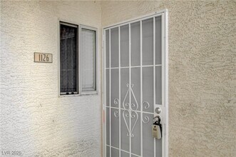 7100 W Pirates Cove Rd in Las Vegas, NV - Building Photo - Building Photo