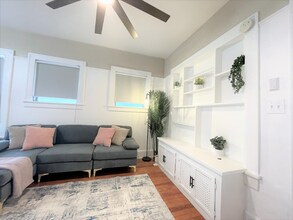 736 8th St N-Unit -736 in St. Petersburg, FL - Building Photo - Building Photo