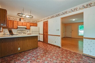 Room in House on Sanderson Dr in Durham, NC - Building Photo - Building Photo