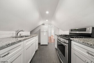 4 Francis Pl in Montclair, NJ - Building Photo - Building Photo