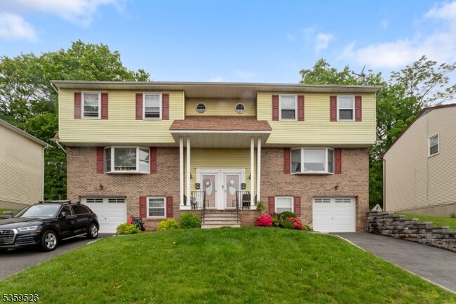 34 Meyerhoff Pl in Oradell, NJ - Building Photo - Building Photo