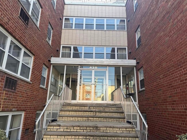 420 Broad Ave in Palisades Park, NJ - Building Photo - Building Photo