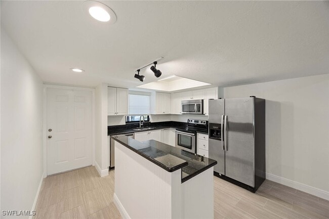 28180 Pine Haven Way in Bonita Springs, FL - Foto de edificio - Building Photo