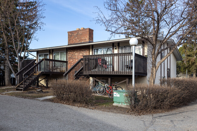 Lynnwood Estates in Calgary, AB - Building Photo - Primary Photo