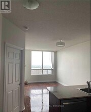 3504 Hurontario St in Mississauga, ON - Building Photo - Building Photo