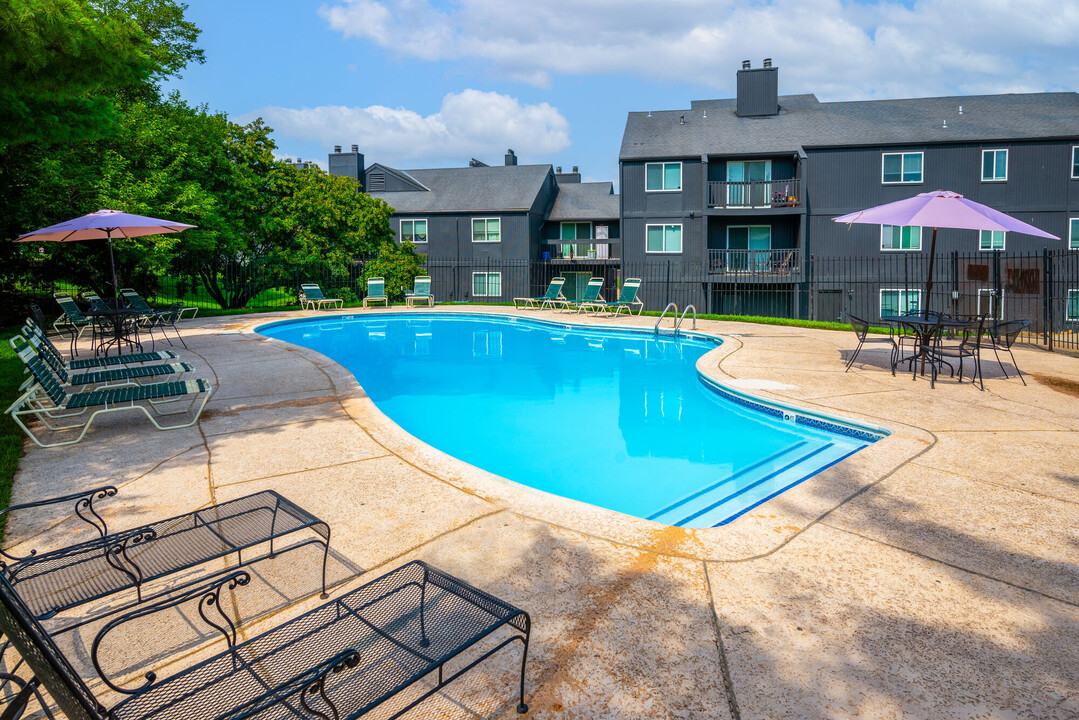 Windchase Flats & Townhomes in Topeka, KS - Foto de edificio