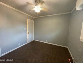 165 Lakewood Dr-Unit -J in Jacksonville, NC - Foto de edificio - Building Photo