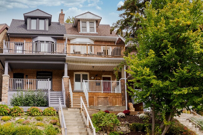 property at 15 Indian Rd Crescent