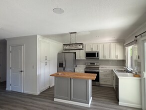 524 Gonzales Dr in Vacaville, CA - Foto de edificio - Building Photo