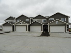 1515 Ohana Ave in Brookings, SD - Building Photo