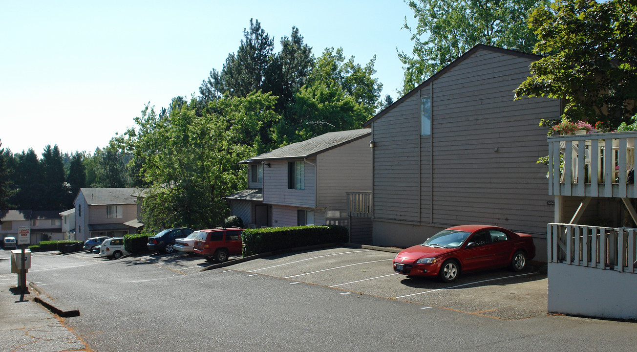 Liberty Towers in Salem, OR - Building Photo