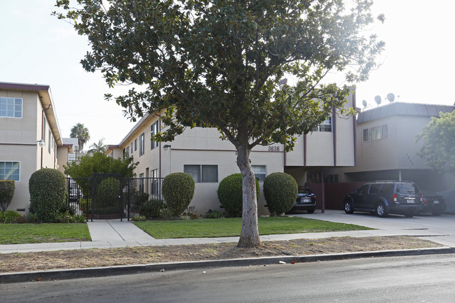 3636 Vinton Ave in Los Angeles, CA - Foto de edificio - Building Photo