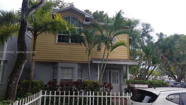 14631 SW 122nd Pl in Miami, FL - Foto de edificio - Building Photo