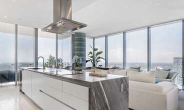 700 NE 26th Ter, Unit 5306 in Miami, FL - Building Photo - Building Photo