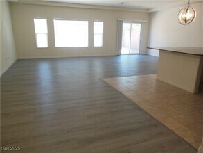 6386 Jackson Spring Rd in Las Vegas, NV - Building Photo - Building Photo
