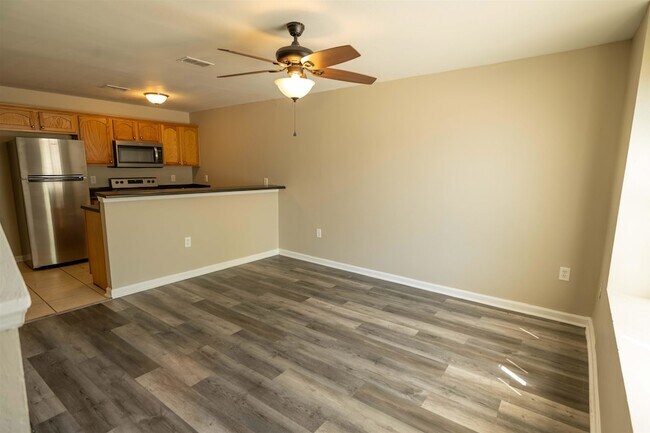 2774 Hartsfield Rd, Unit -3 in Tallahassee, FL - Foto de edificio - Building Photo