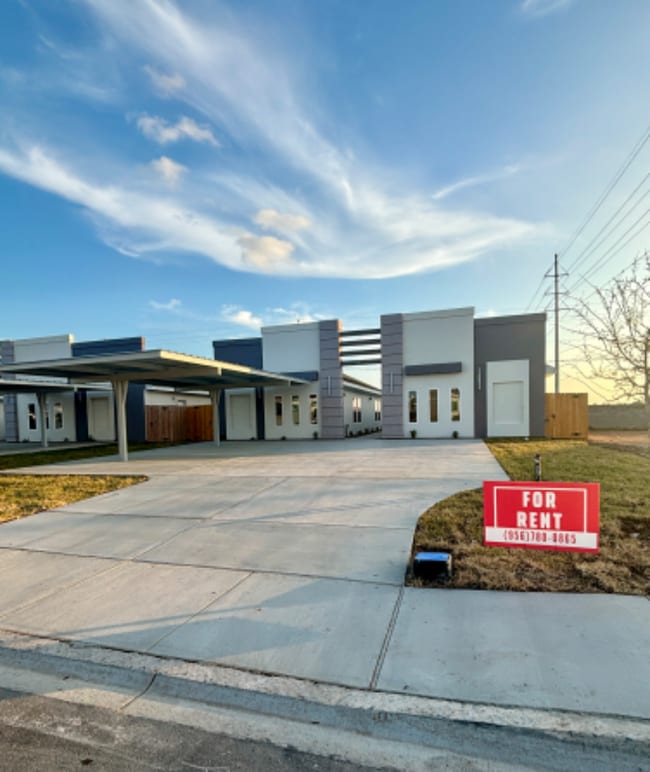 3012 West Dr in Edinburg, TX - Building Photo - Building Photo