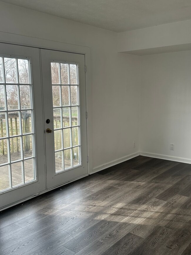 4220 Sunset Ave in Louisville, KY - Building Photo - Building Photo