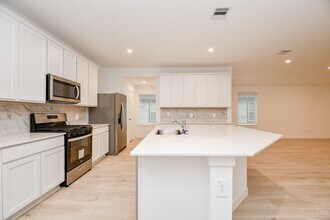 31715 Hallington Hl Ln in Fulshear, TX - Building Photo - Building Photo