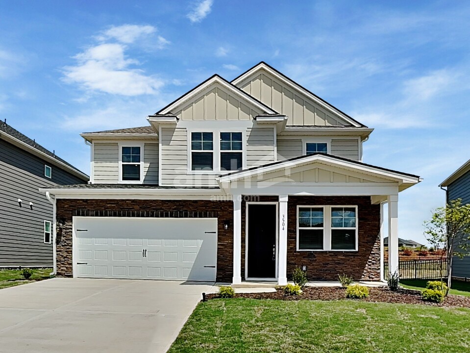 3504 Lincoln Hts Ln in Monroe, NC - Foto de edificio
