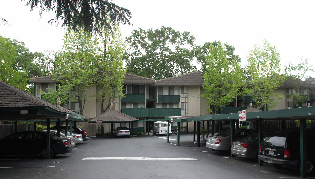 1400 Creekside Dr in Walnut Creek, CA - Foto de edificio