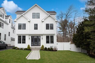 6 Down River Rd in New Canaan, CT - Building Photo