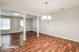 2435 Piering Dr in Stonecrest, GA - Foto de edificio - Building Photo