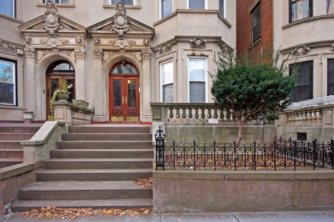 408 Stuyvesant Ave in Brooklyn, NY - Foto de edificio - Building Photo