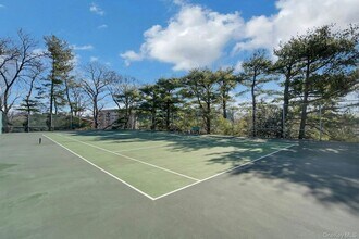 703 Pelham Rd, Unit 412 in New Rochelle, NY - Foto de edificio - Building Photo