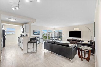 1160 Hillsboro Mile in Hillsboro Beach, FL - Building Photo - Building Photo