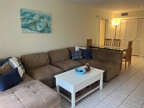 612 Bird Bay Dr S, Unit 211 in Venice, FL - Building Photo - Building Photo