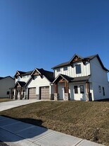 100 N Iowa St in Archie, MO - Building Photo