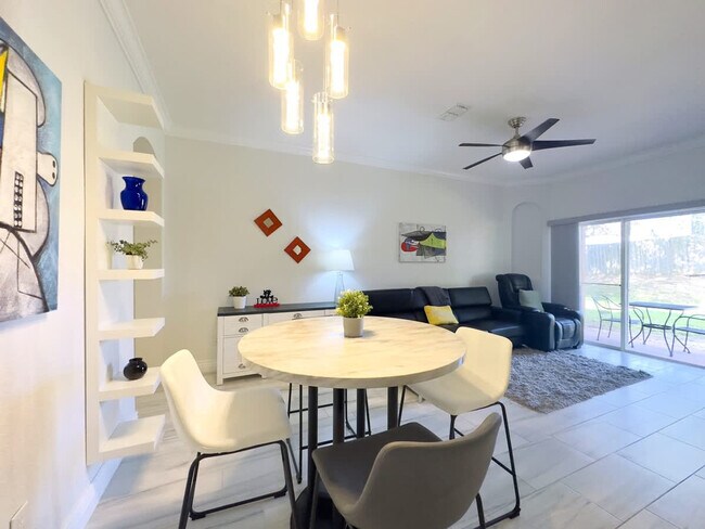 1042 Calabria Ave in Davenport, FL - Building Photo - Building Photo