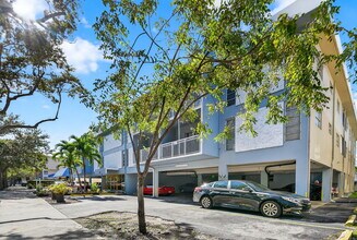 1735 NE 164th St in North Miami Beach, FL - Building Photo - Building Photo