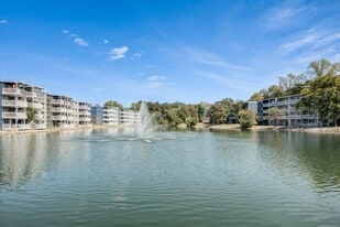 Lakeshore Drive Apartment Homes in Cincinnati, OH - Building Photo