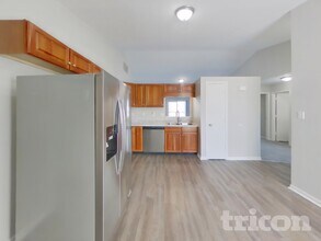 6050 E Solitude Ct, Unit 1502 in Camby, IN - Foto de edificio - Building Photo