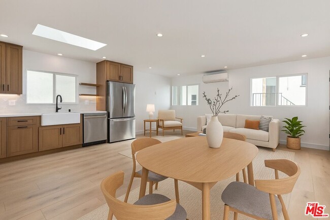 3431 Edgehill Dr in Los Angeles, CA - Building Photo - Building Photo