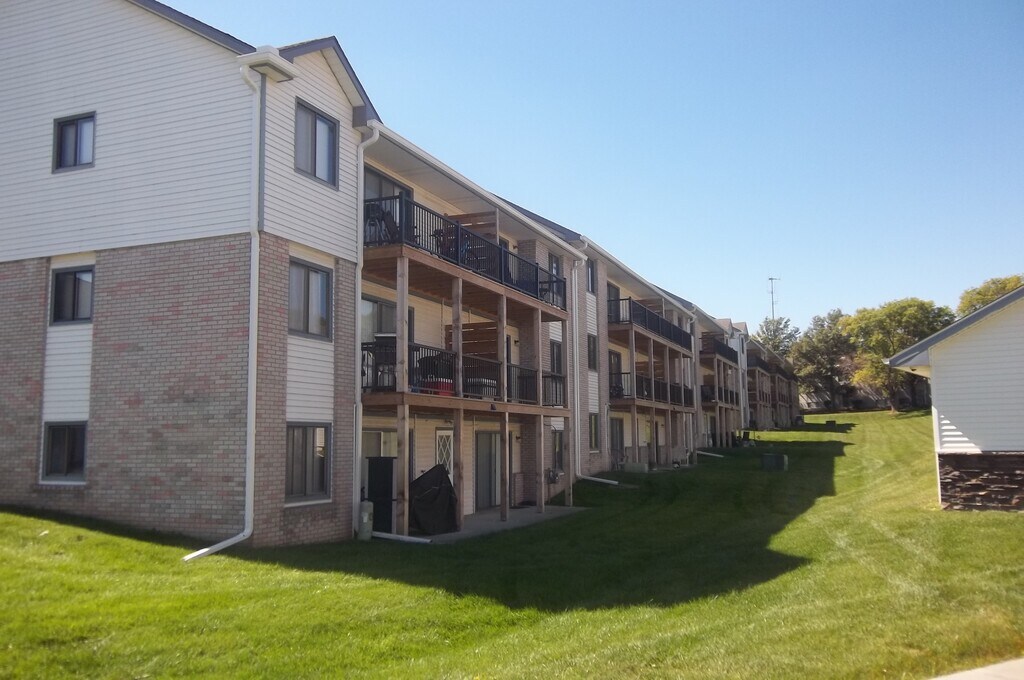 Gold Coast Square Apartments & Townhomes in Papillion, NE