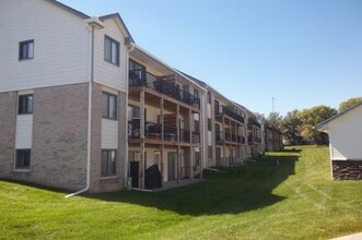 Gold Coast Square Apartments & Townhomes in Papillion, NE - Foto de edificio - Building Photo